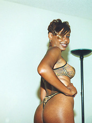 Pretty dark milf Nona