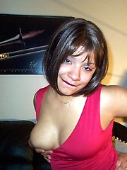 Ghetto mom Nihna undress her clothes