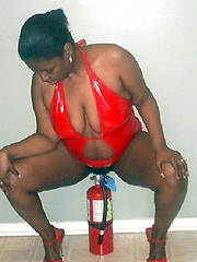 Black moms flashes mature body