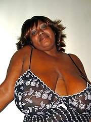 Big booty black girl Hunni Blue in solo pics